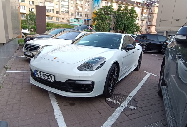 Porsche 971 Panamera Turbo