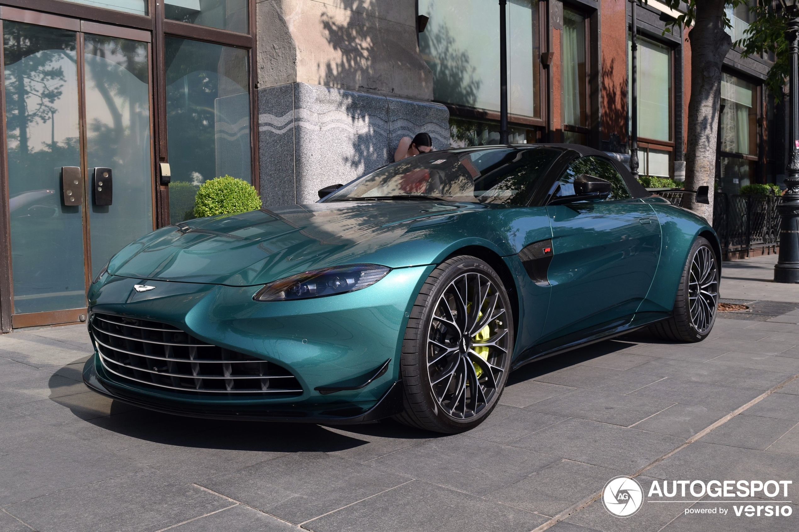 Aston Martin V8 Vantage Formula 1 Edition Roadster