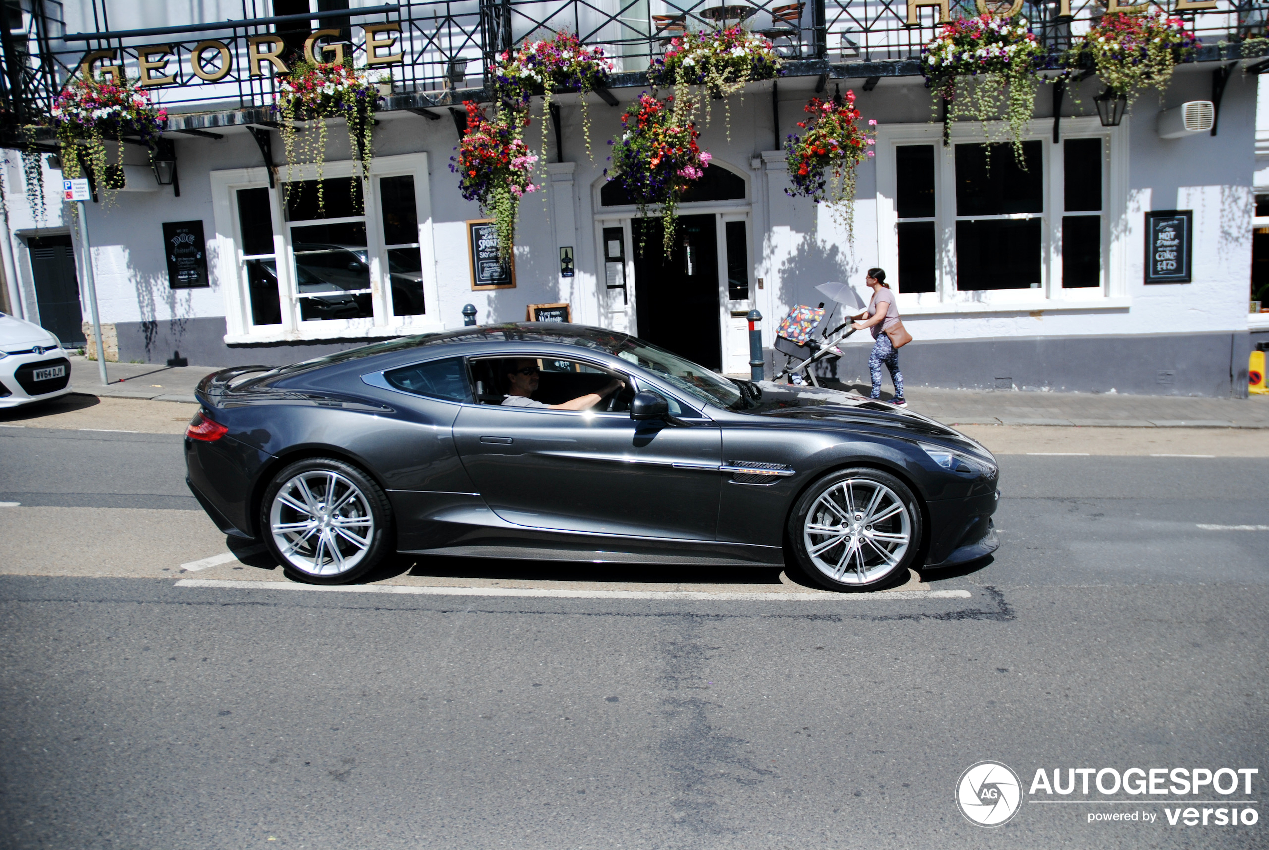 Aston Martin Vanquish 2013