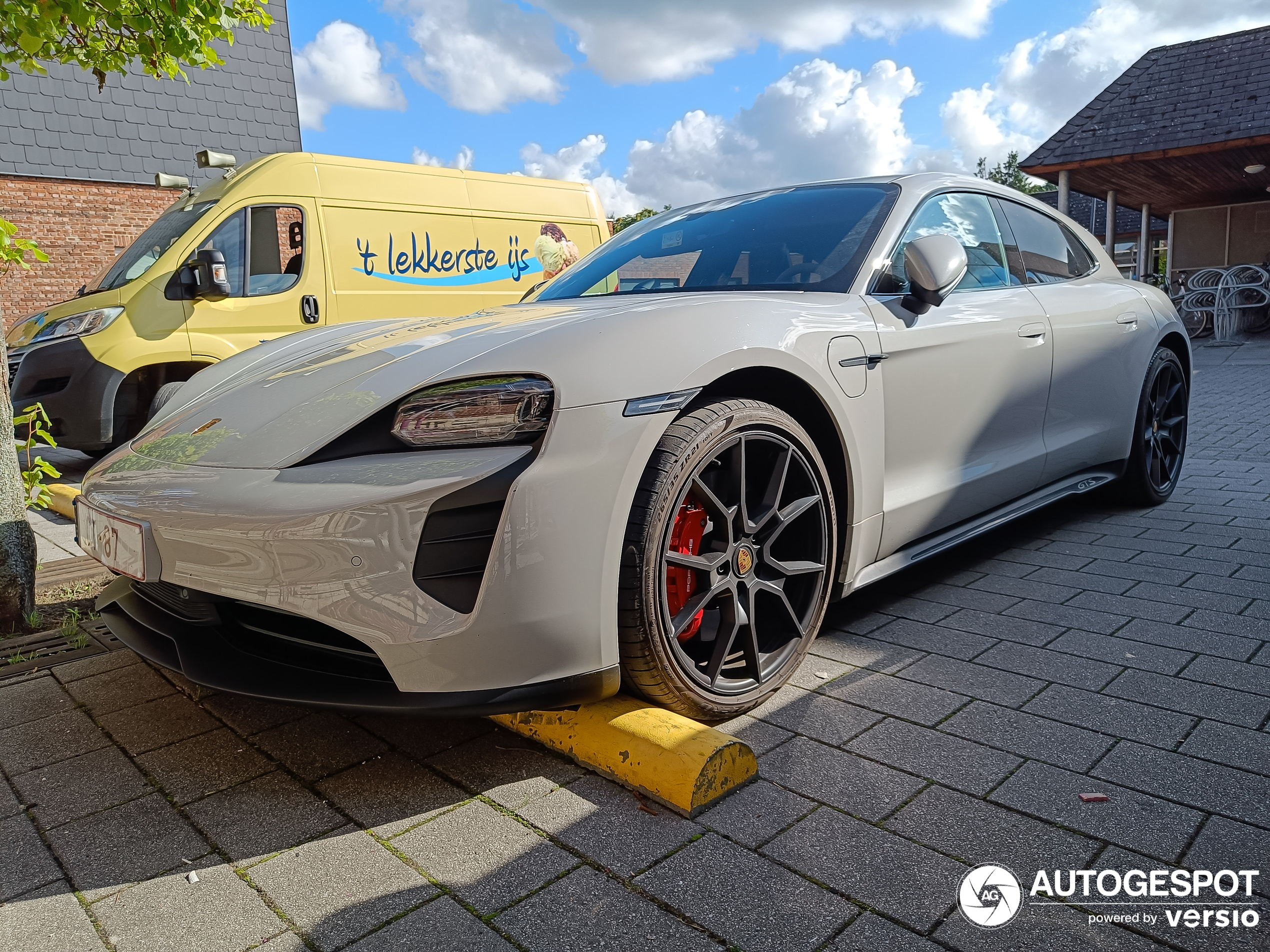 Porsche Taycan GTS Sport Turismo