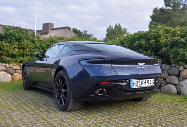 Aston Martin DB11 V8