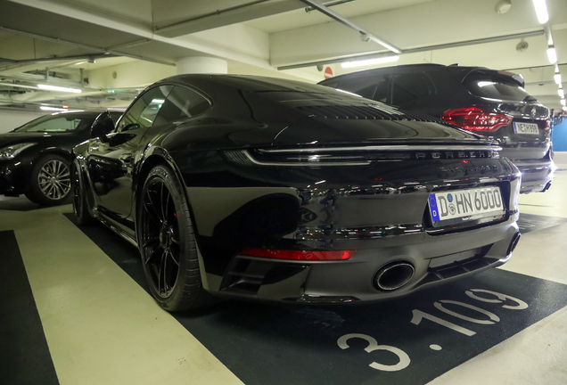 Porsche 992 Carrera 4 GTS