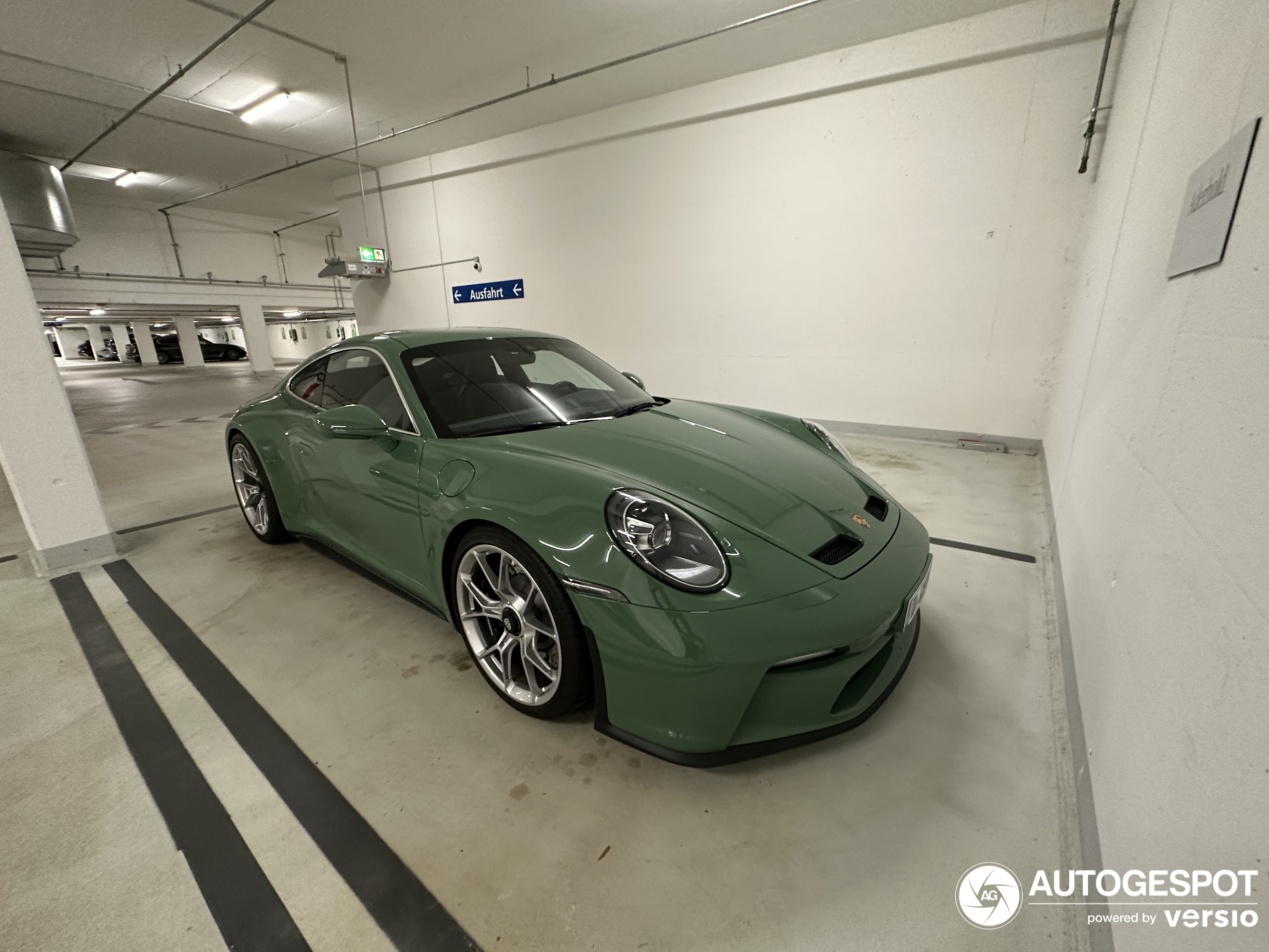 Porsche 992 GT3 Touring