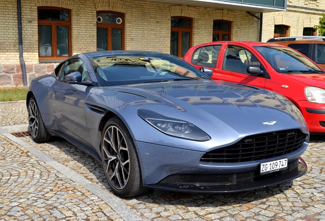 Aston Martin DB11 V8