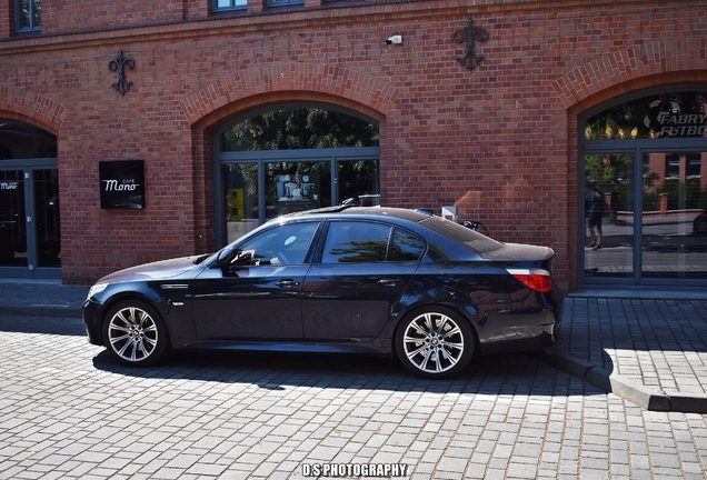 BMW M5 E60 2005