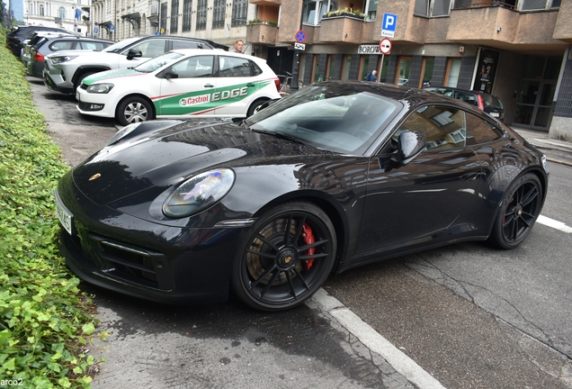 Porsche 992 Carrera 4 GTS