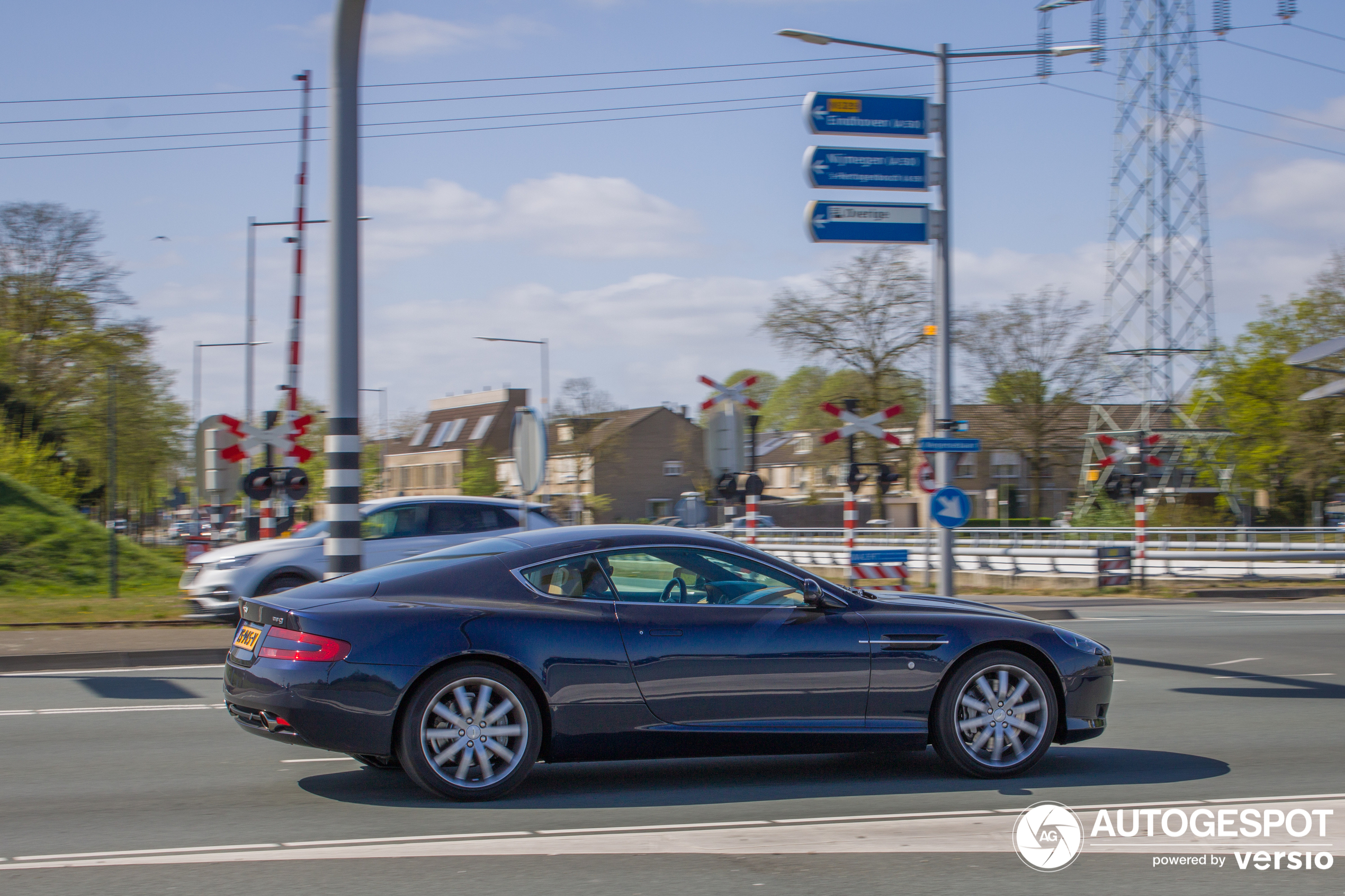 Aston Martin DB9