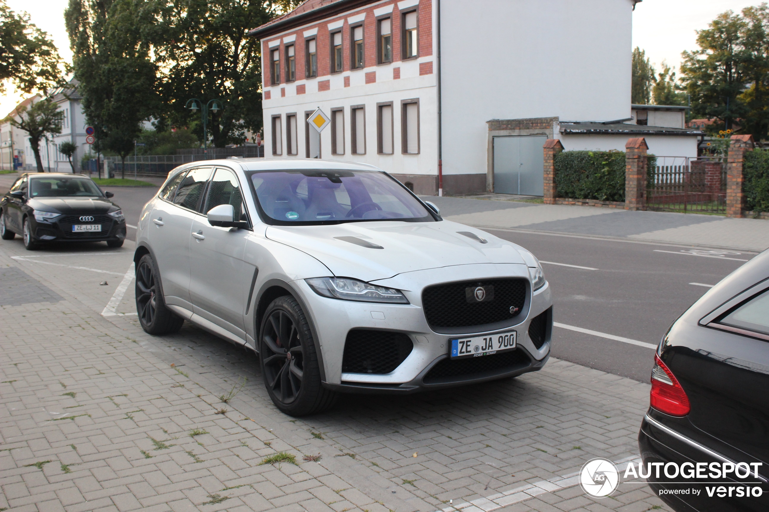 Jaguar F-PACE SVR