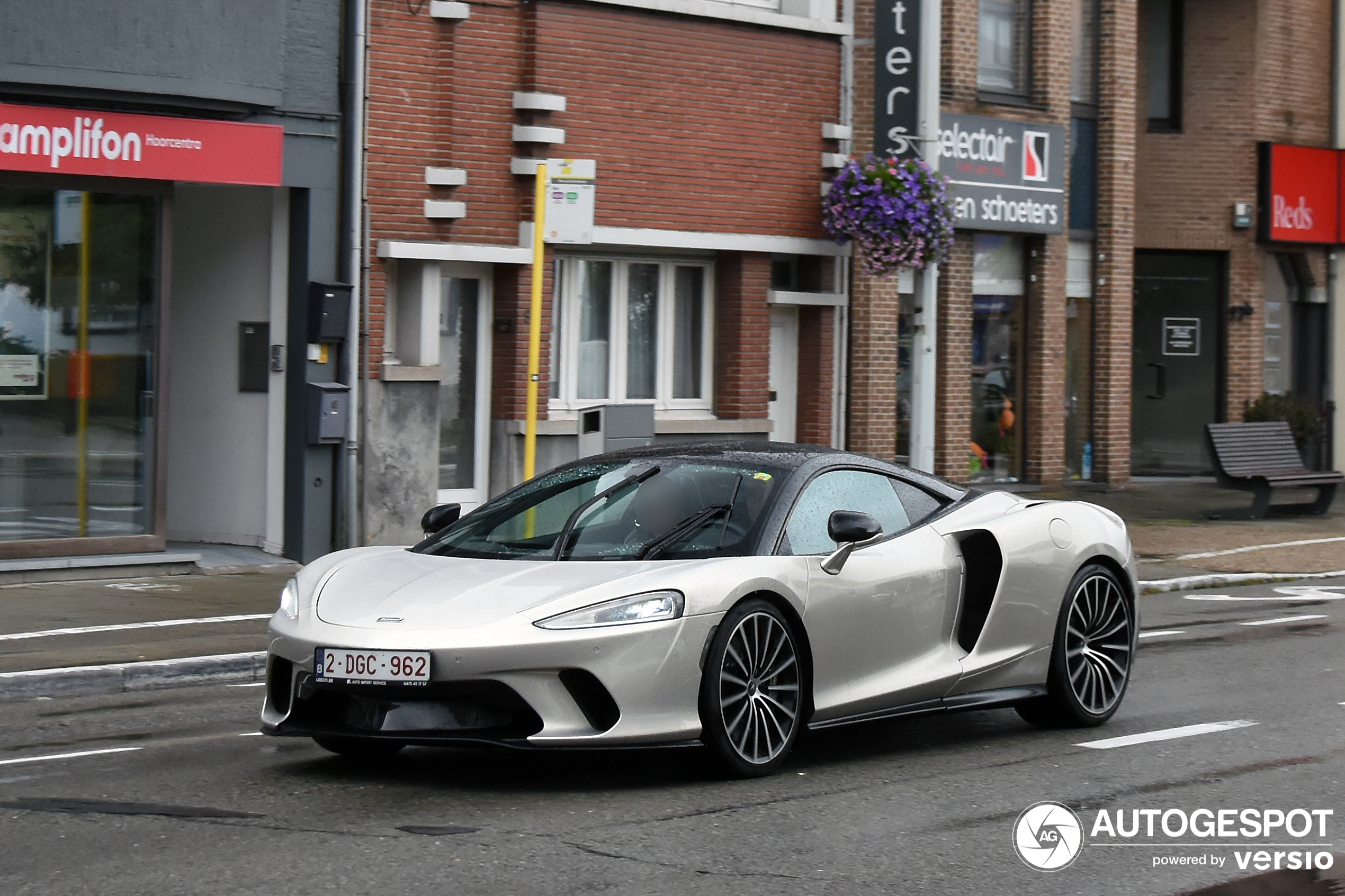 McLaren GT