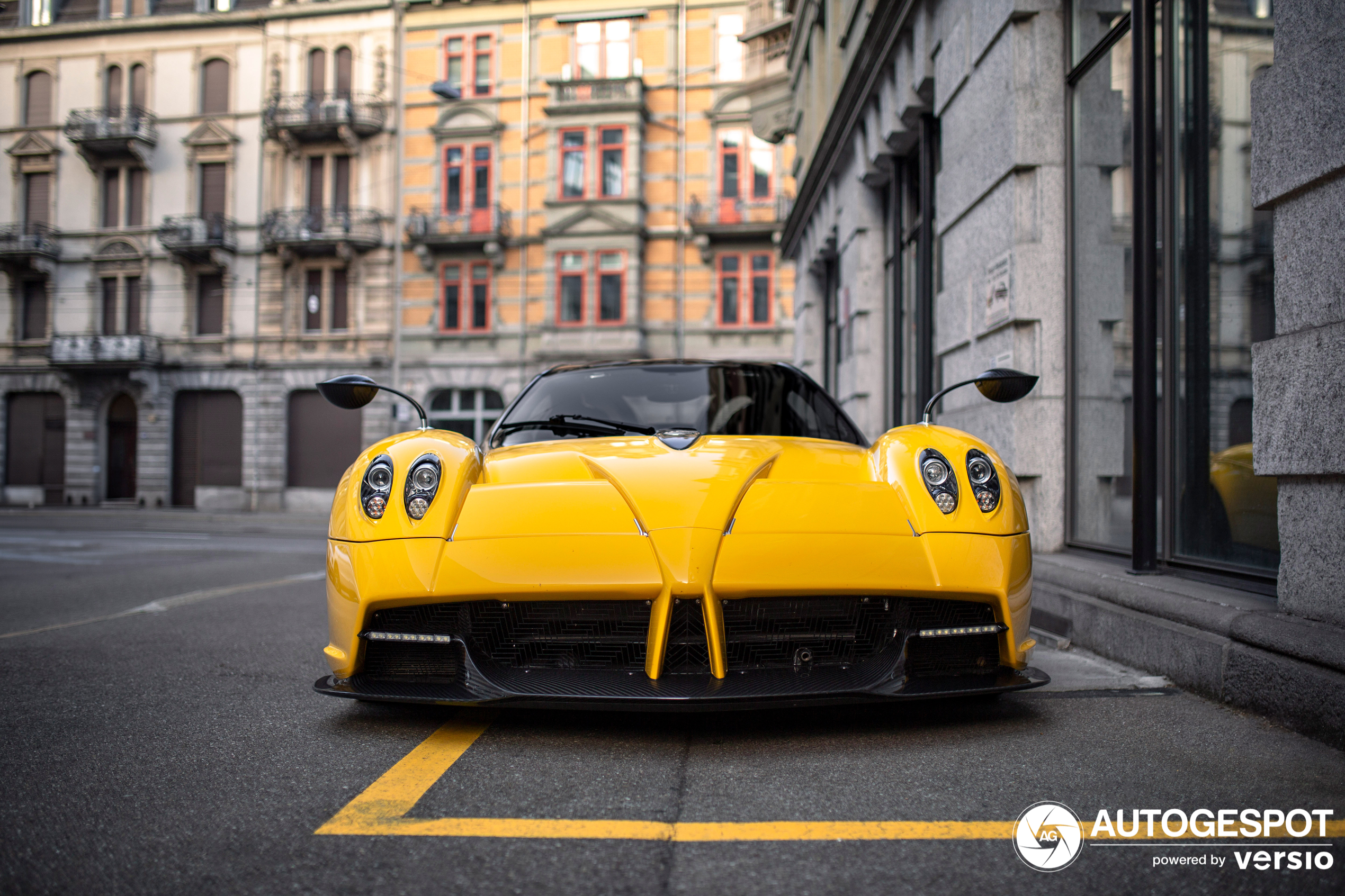 A yellow Huayra Roadster shows up in Zürich