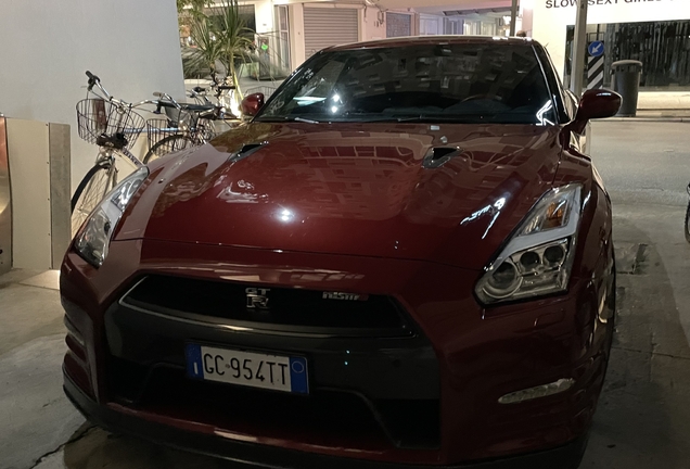 Nissan GT-R 2015