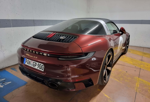 Porsche 992 Targa 4S Heritage Design Edition