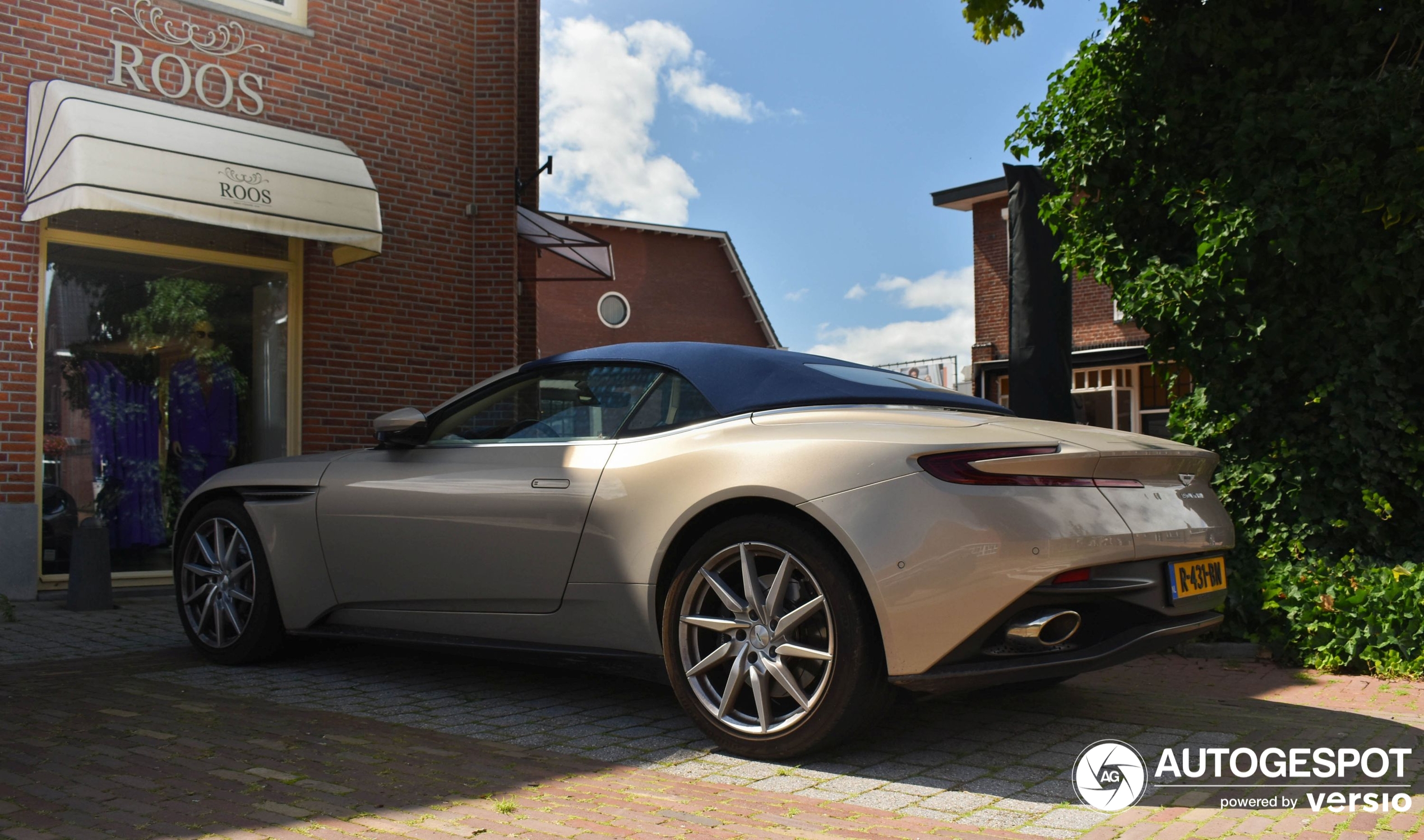 Aston Martin DB11 V8 Volante