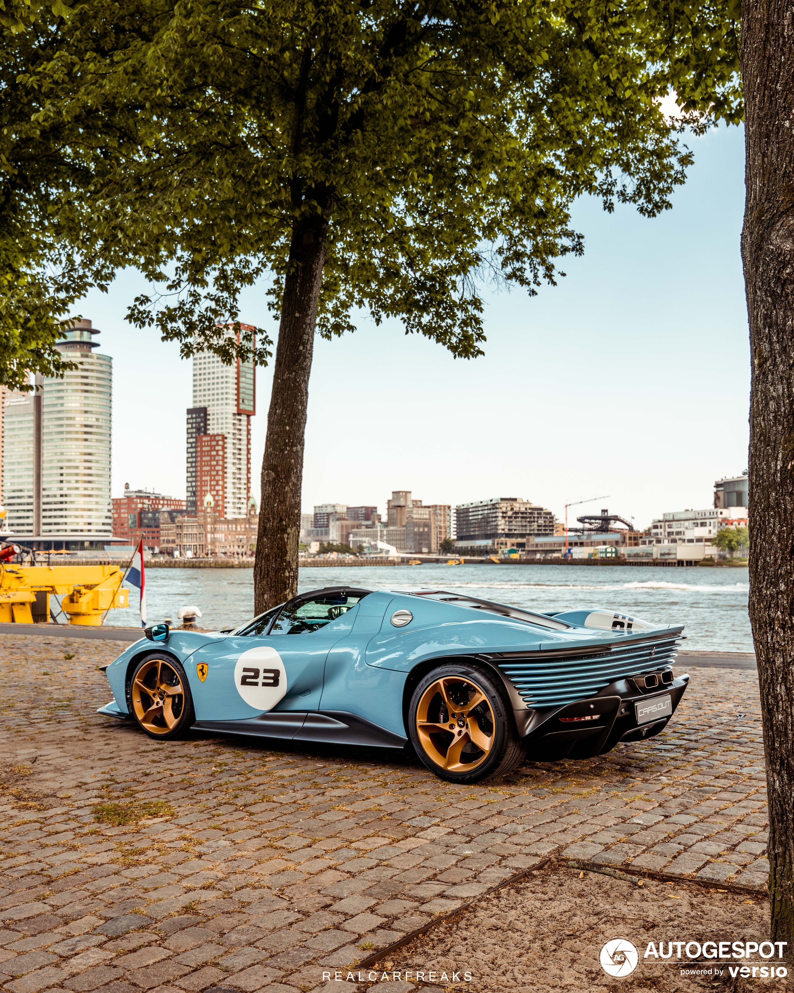 Ferrari Daytona SP3 in alle luwte gespot in Rotterdam