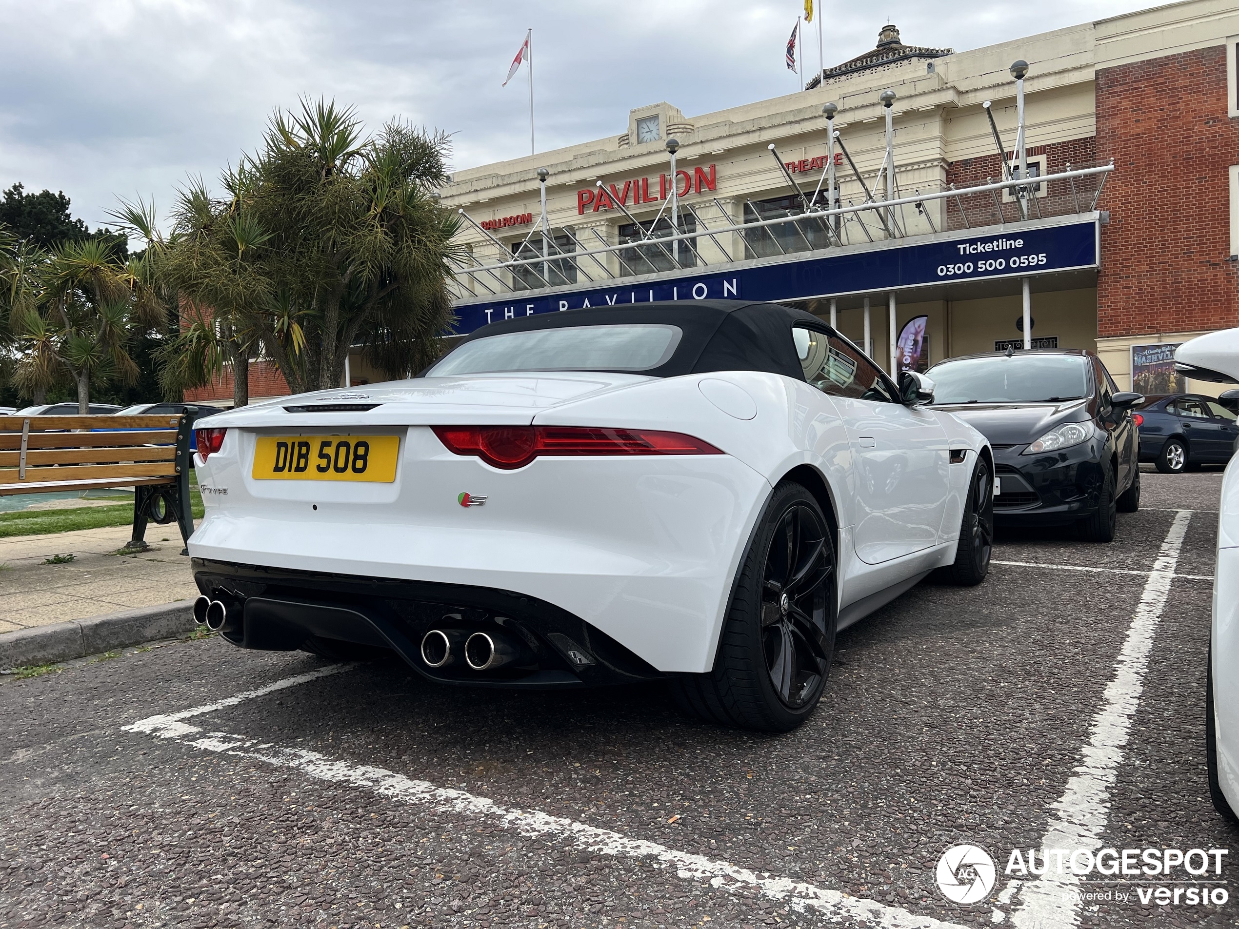 Jaguar F-TYPE S V8 Convertible