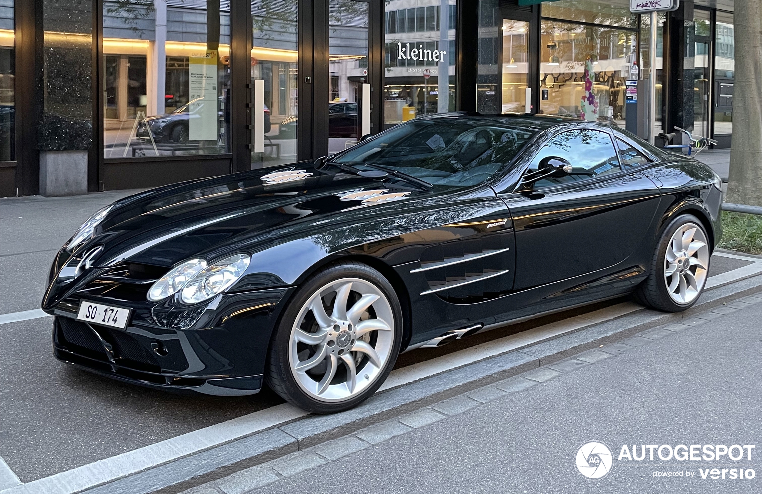 A beautiful SLR shows up in Zürich
