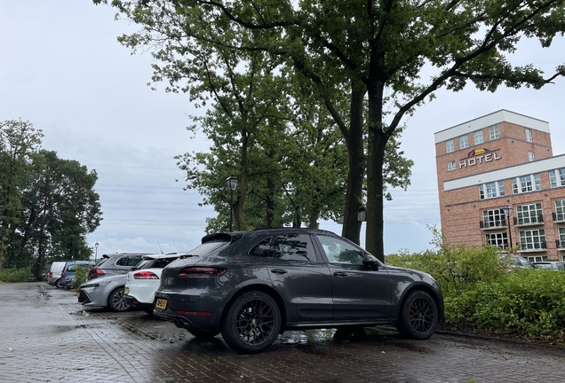 Porsche 95B Macan GTS