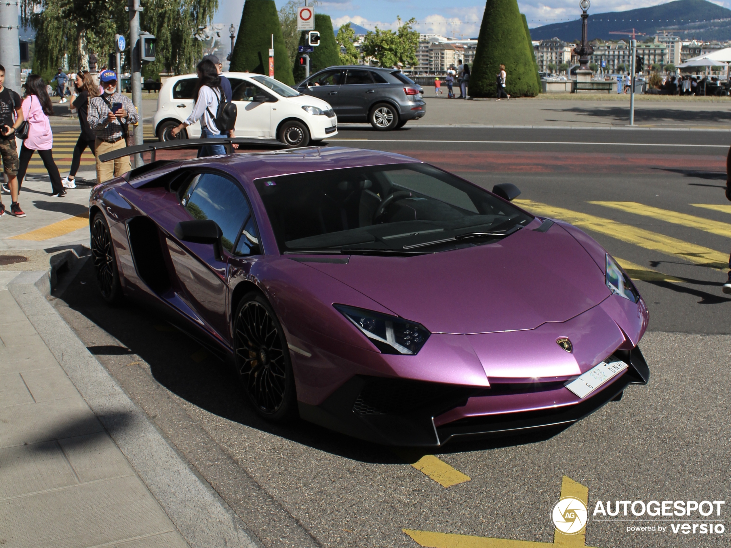 A beautiful Aventador SV shows up in Geneva