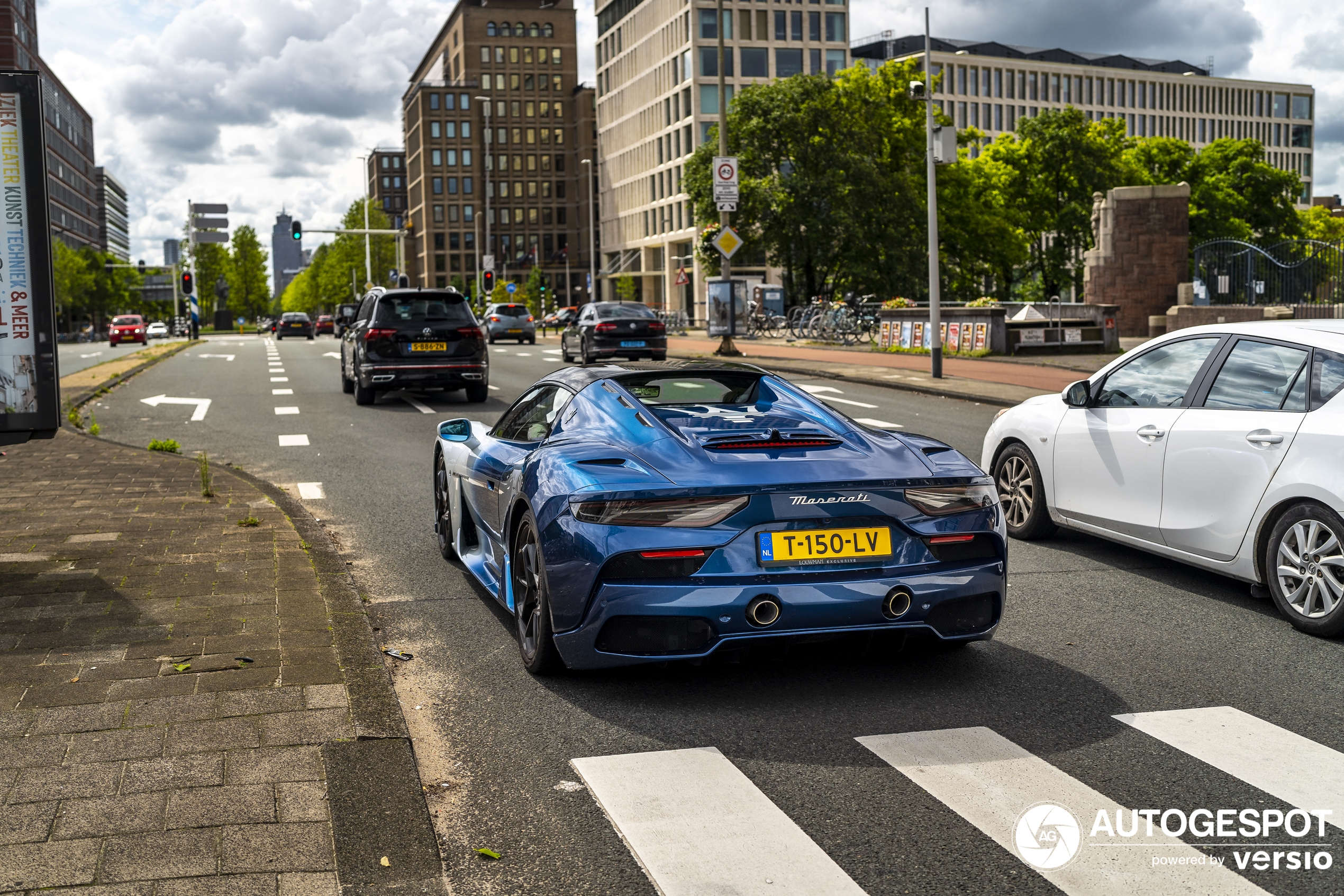 Bijzondere Maserati MC20 Cielo valt op in Amsterdam