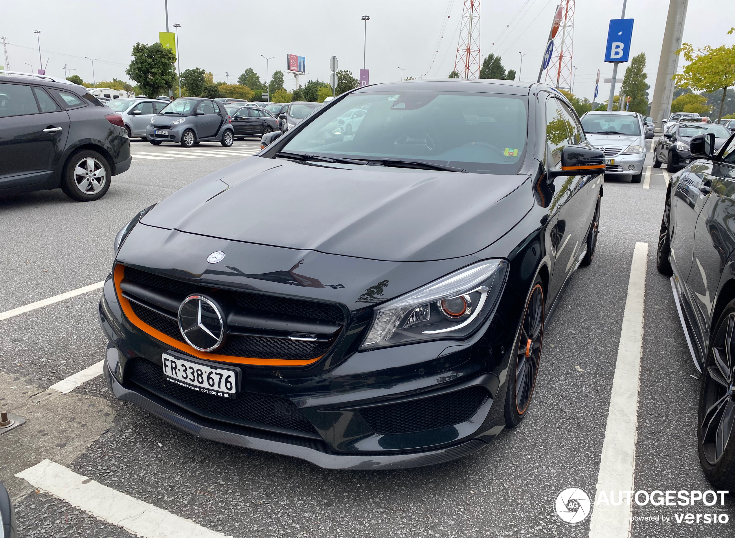 Mercedes-AMG CLA 45 Shooting Brake OrangeArt Edition