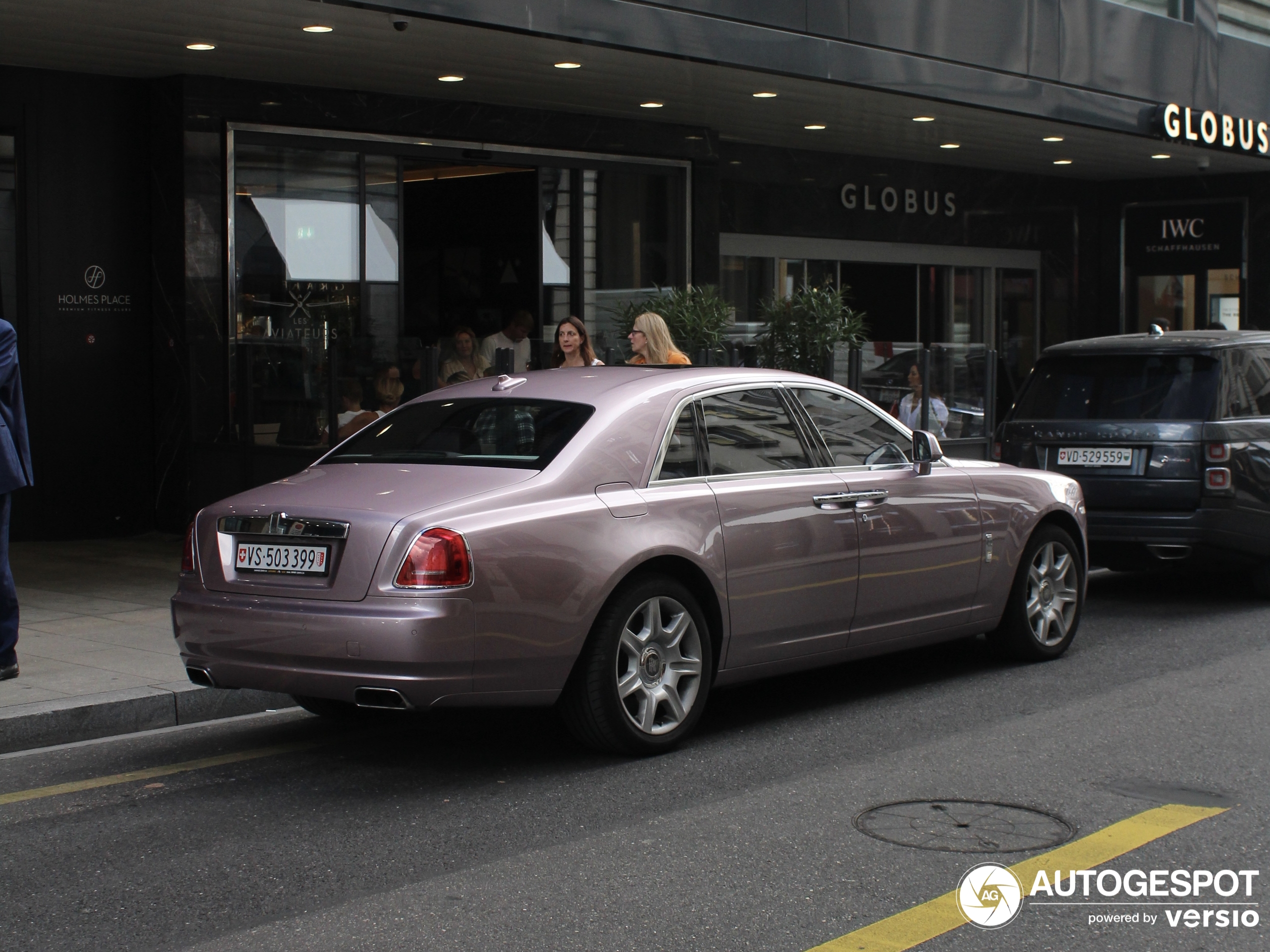 Fleurige combo van Rolls-Royce Ghosts gespot in Gen&egrave;ve