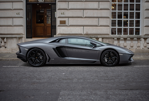 Lamborghini Aventador LP700-4