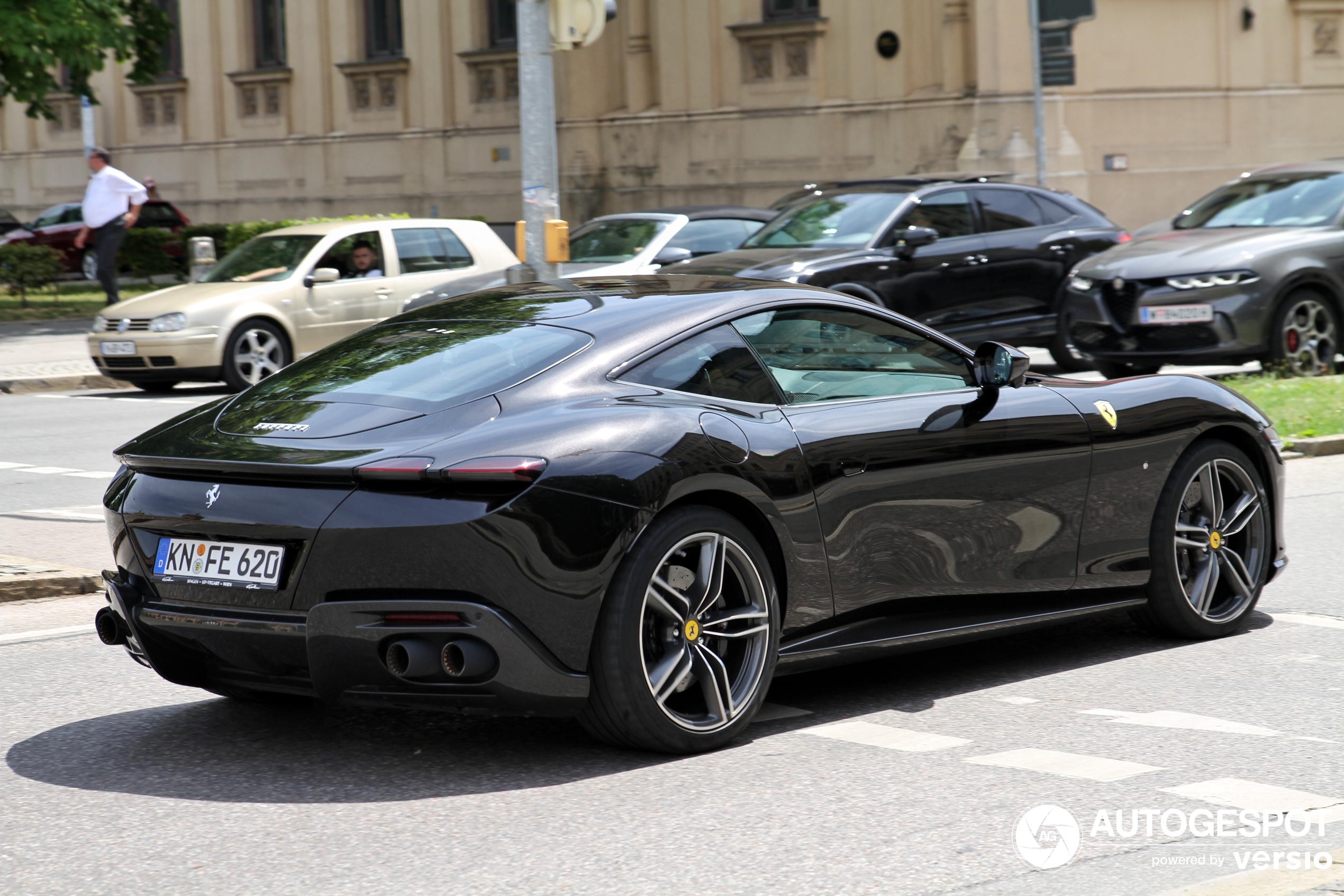 Ferrari Roma Spider vs. Coupé: A stylish sight in Zurich