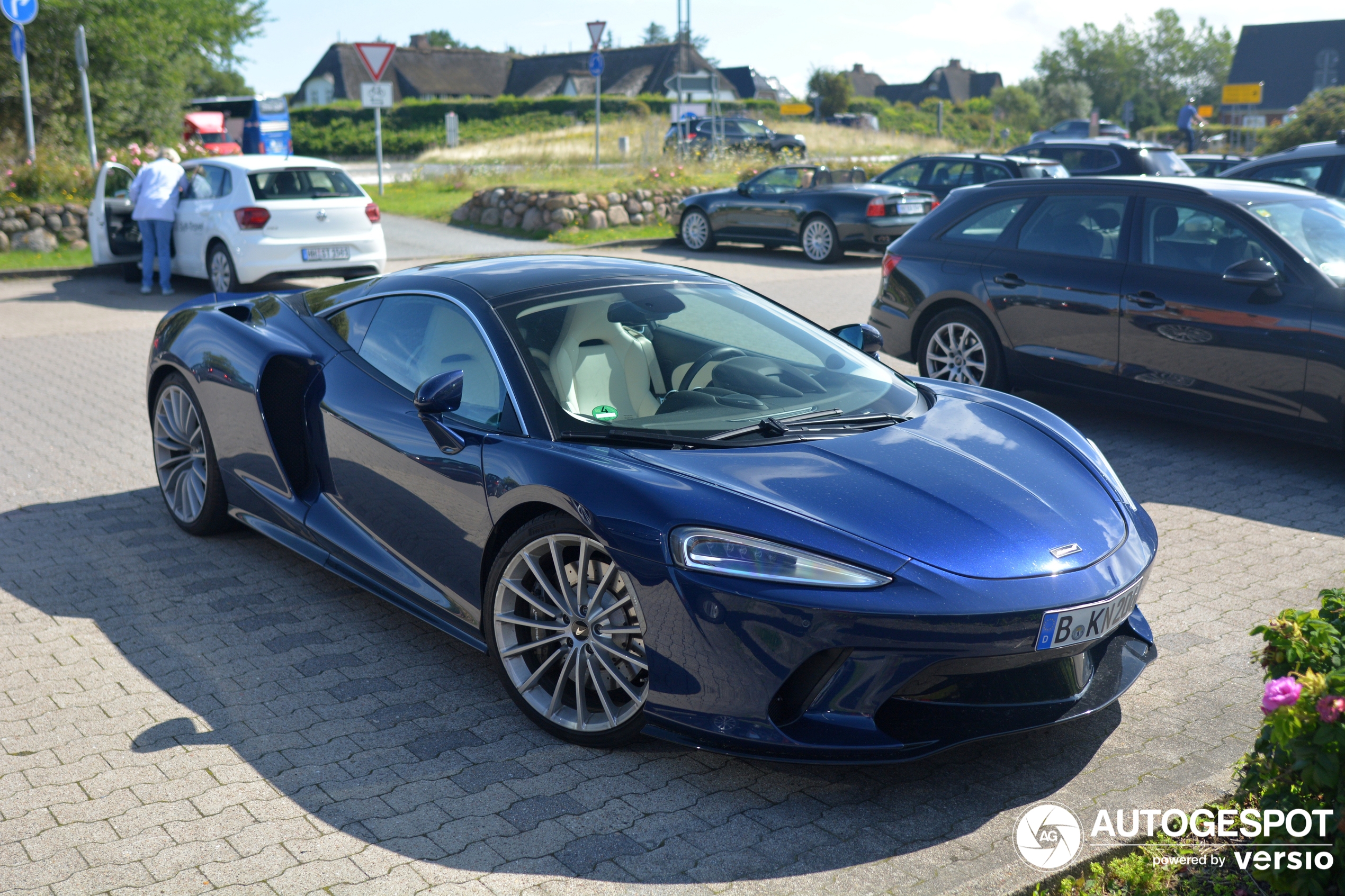 McLaren GT