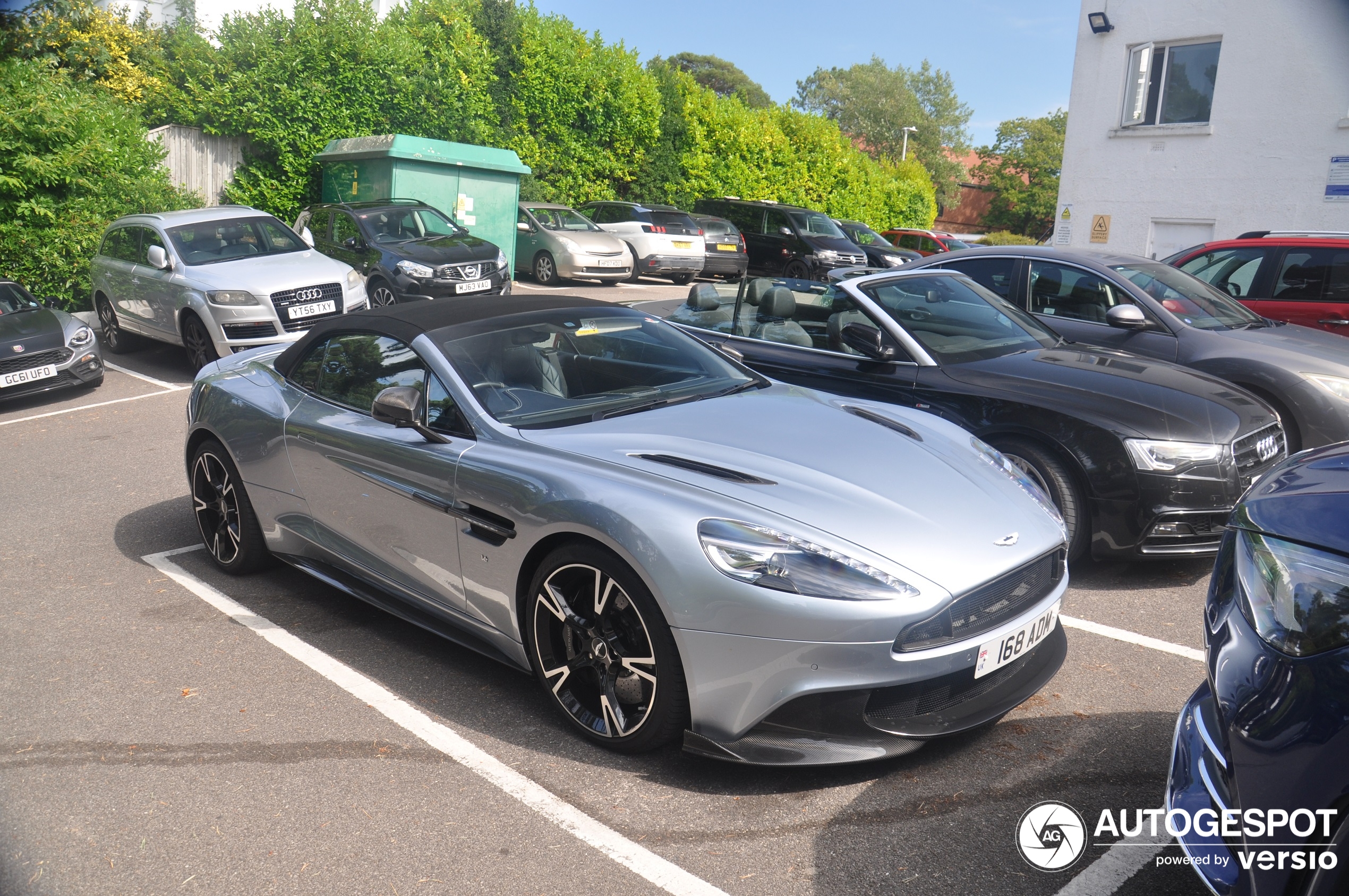 Aston Martin Vanquish S Volante 2017