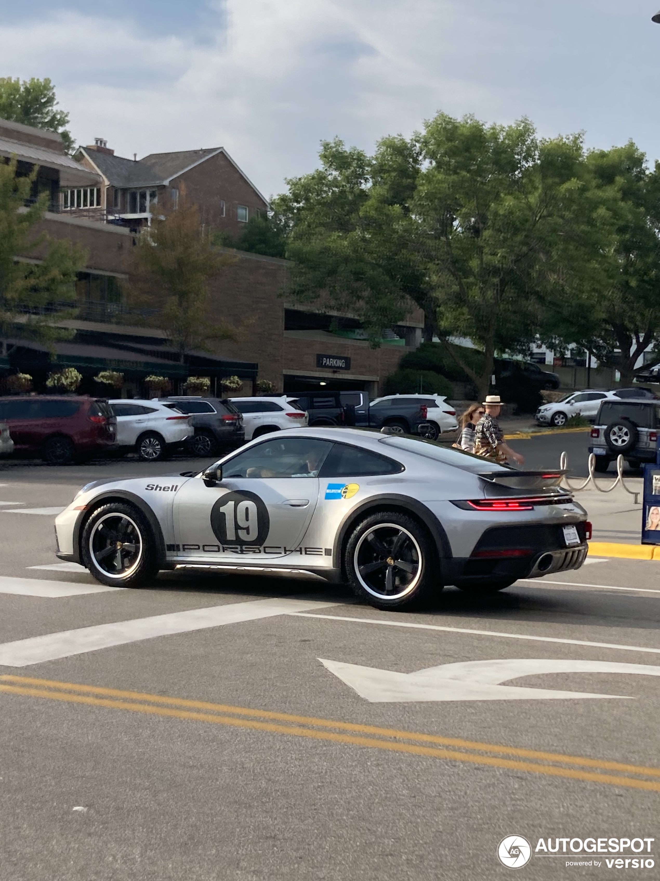 One of the 4 different 992 Dakar liveris that exist