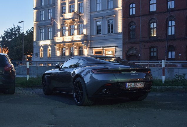 Aston Martin DB11