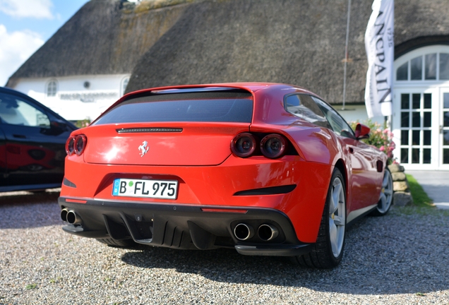 Ferrari GTC4Lusso T