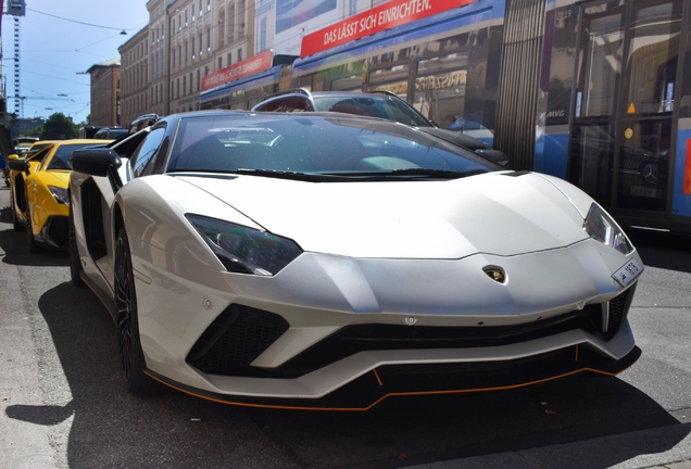 Lamborghini Aventador S LP740-4 Roadster