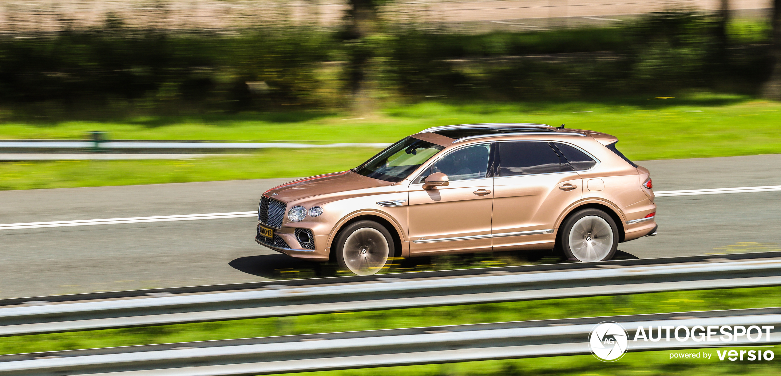 Bentley Bentayga Hybrid 2021