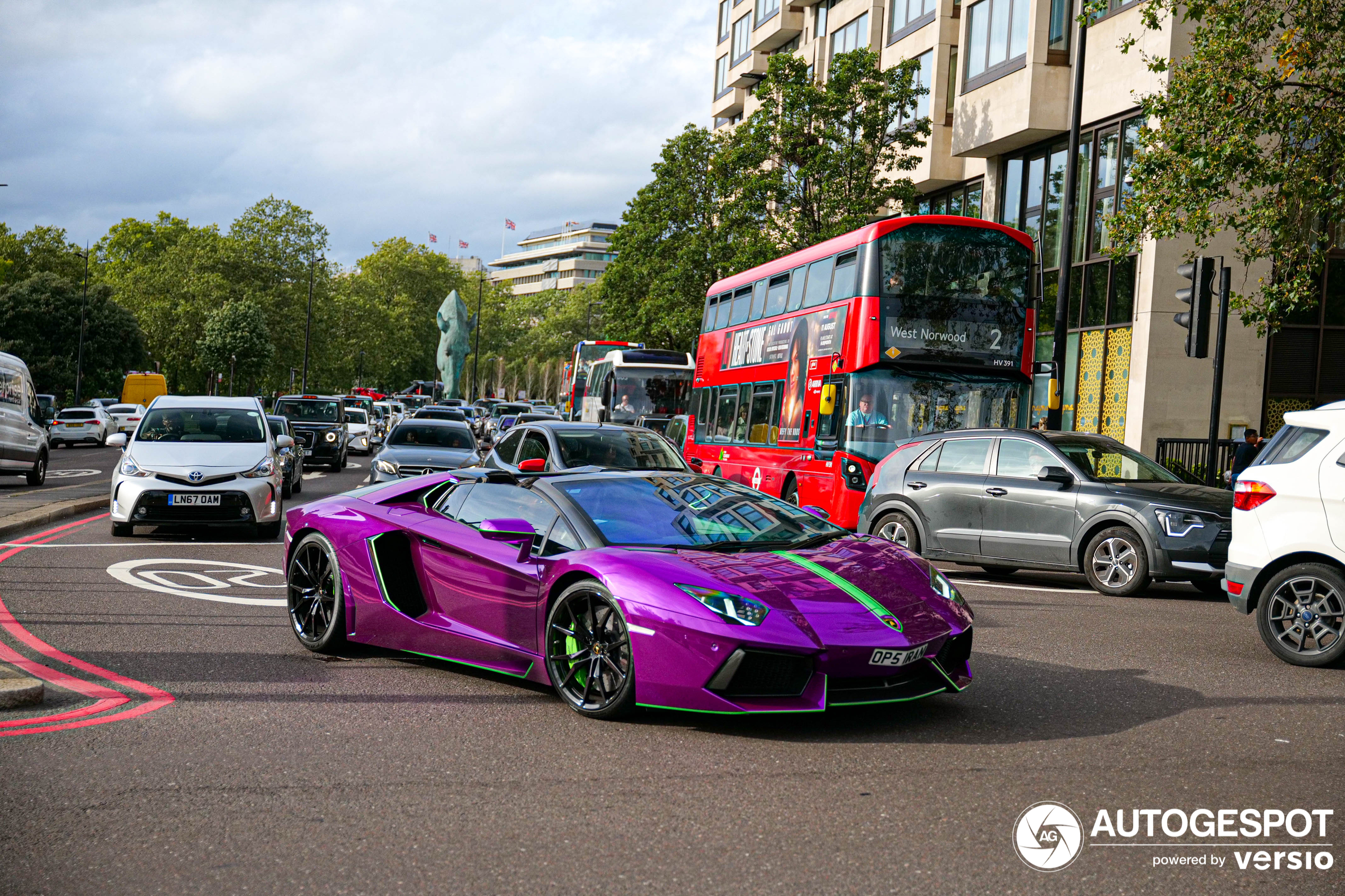 Lamborghini Aventador LP700-4 Roadster