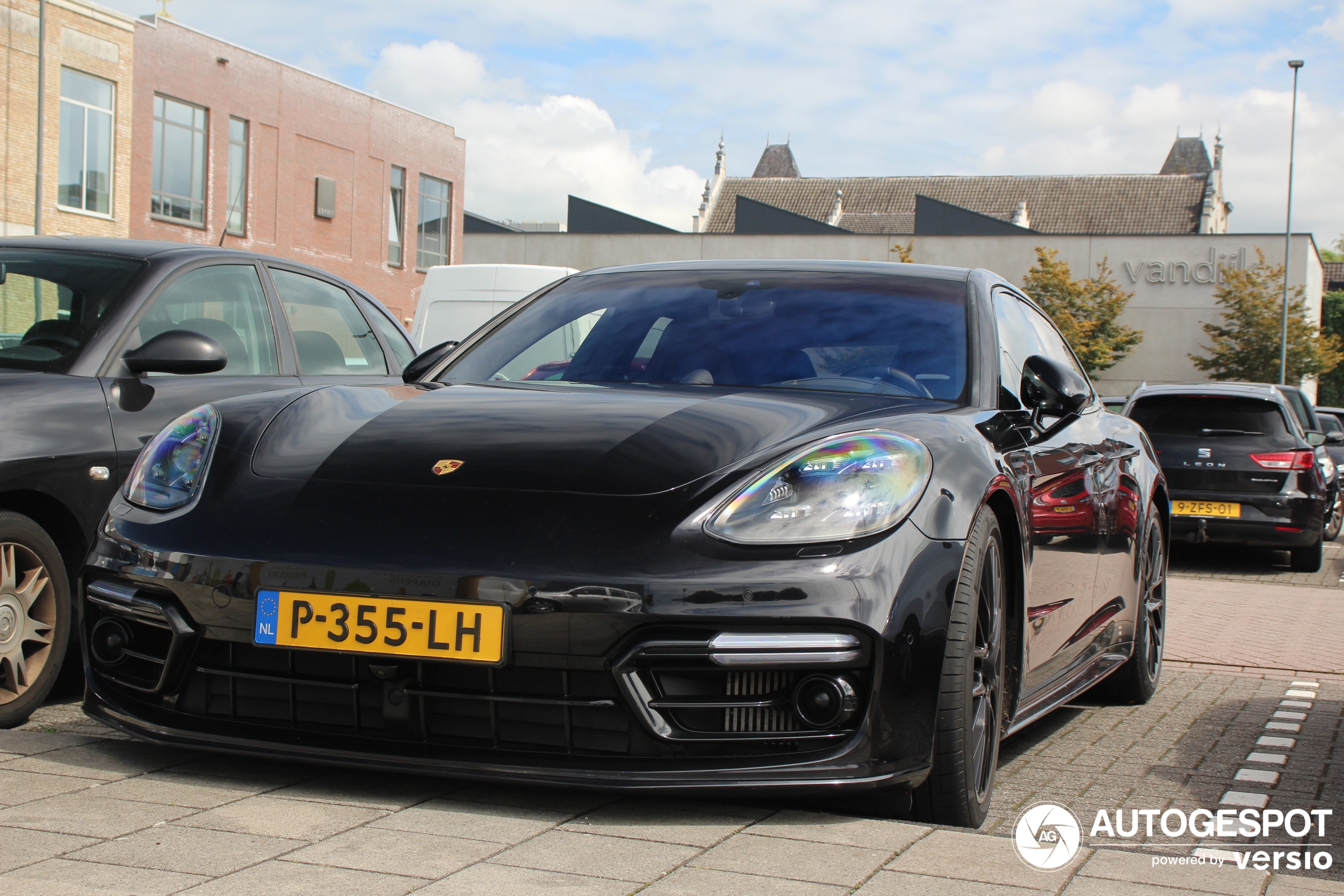 Porsche 971 Panamera GTS Sport Turismo