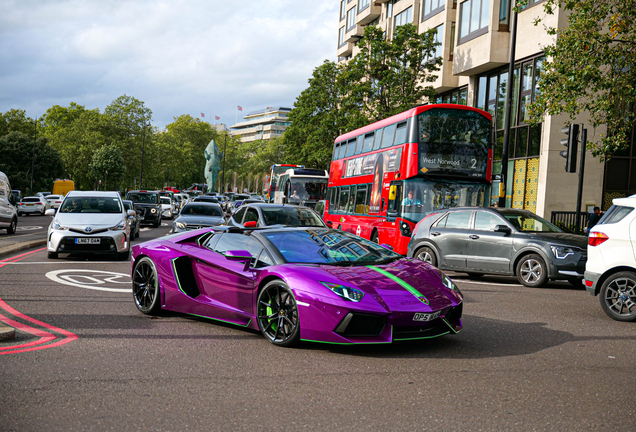 Lamborghini Aventador LP700-4 Roadster