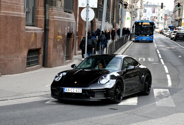 Porsche 992 Carrera 4 GTS