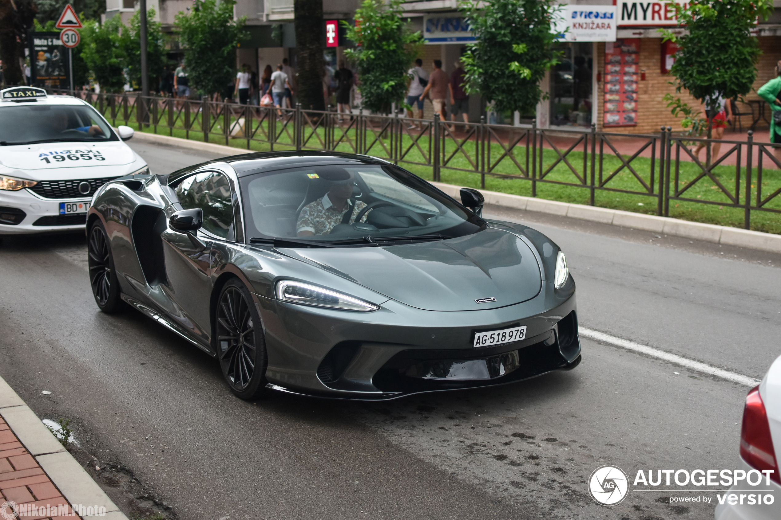 McLaren GT