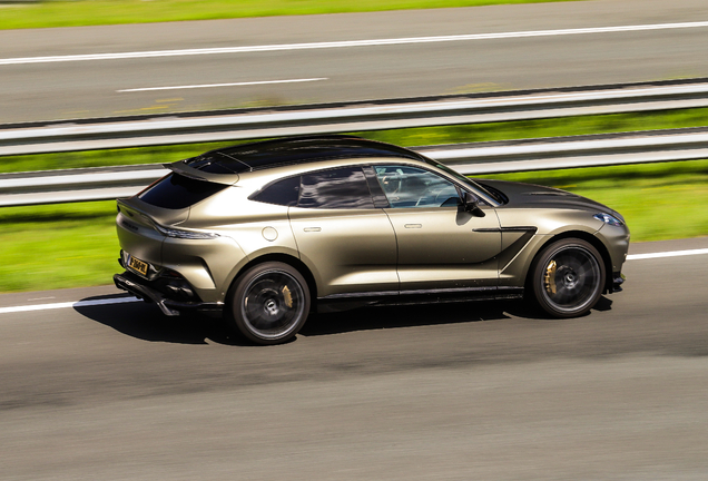 Aston Martin DBX707