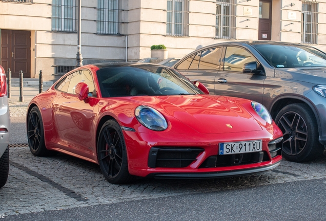 Porsche 992 Carrera 4 GTS