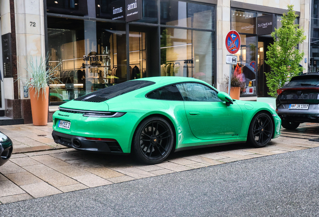 Porsche 992 Carrera 4 GTS