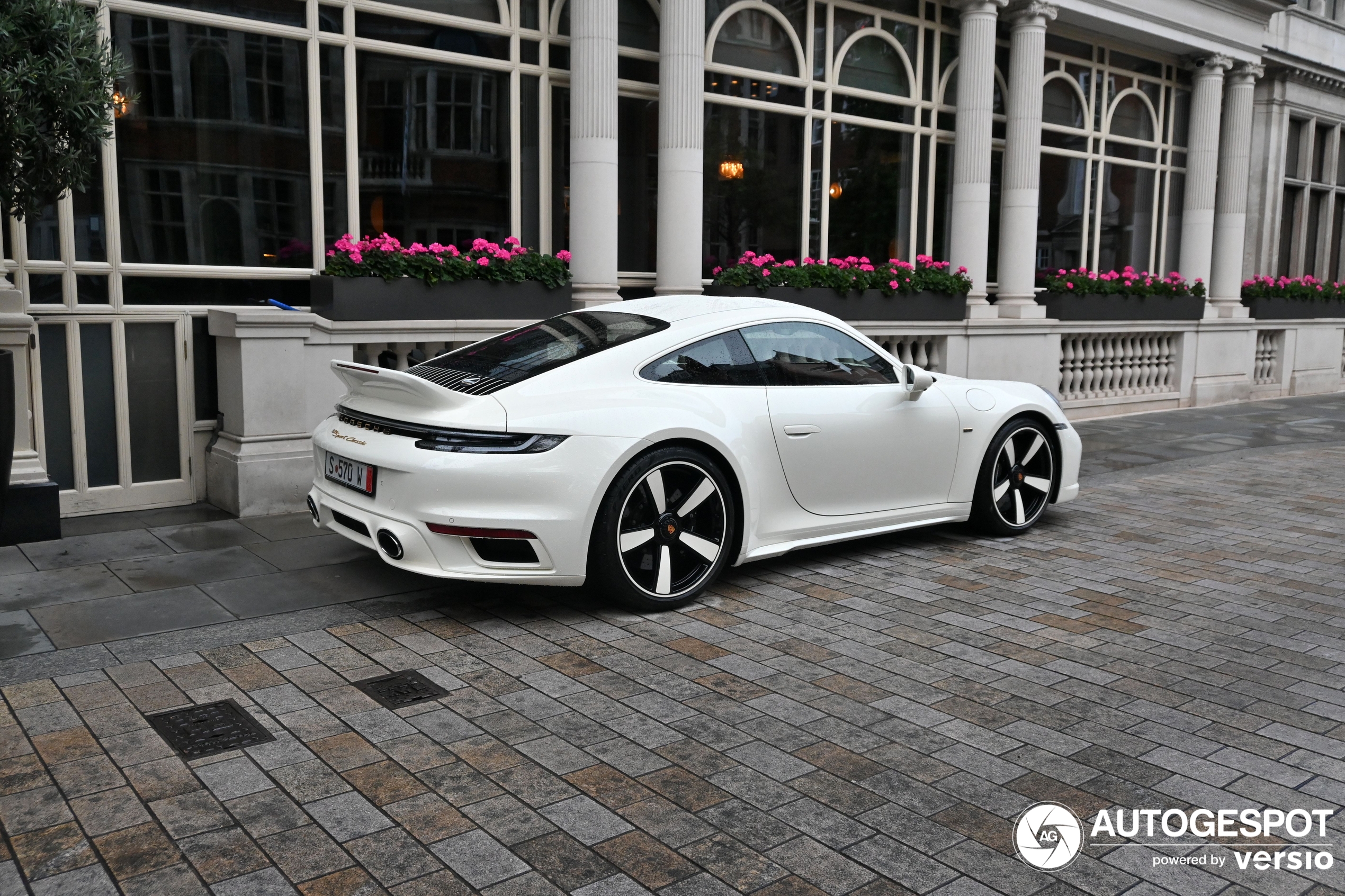 A beautiful and equally special 992 Sport Classic turns up in London