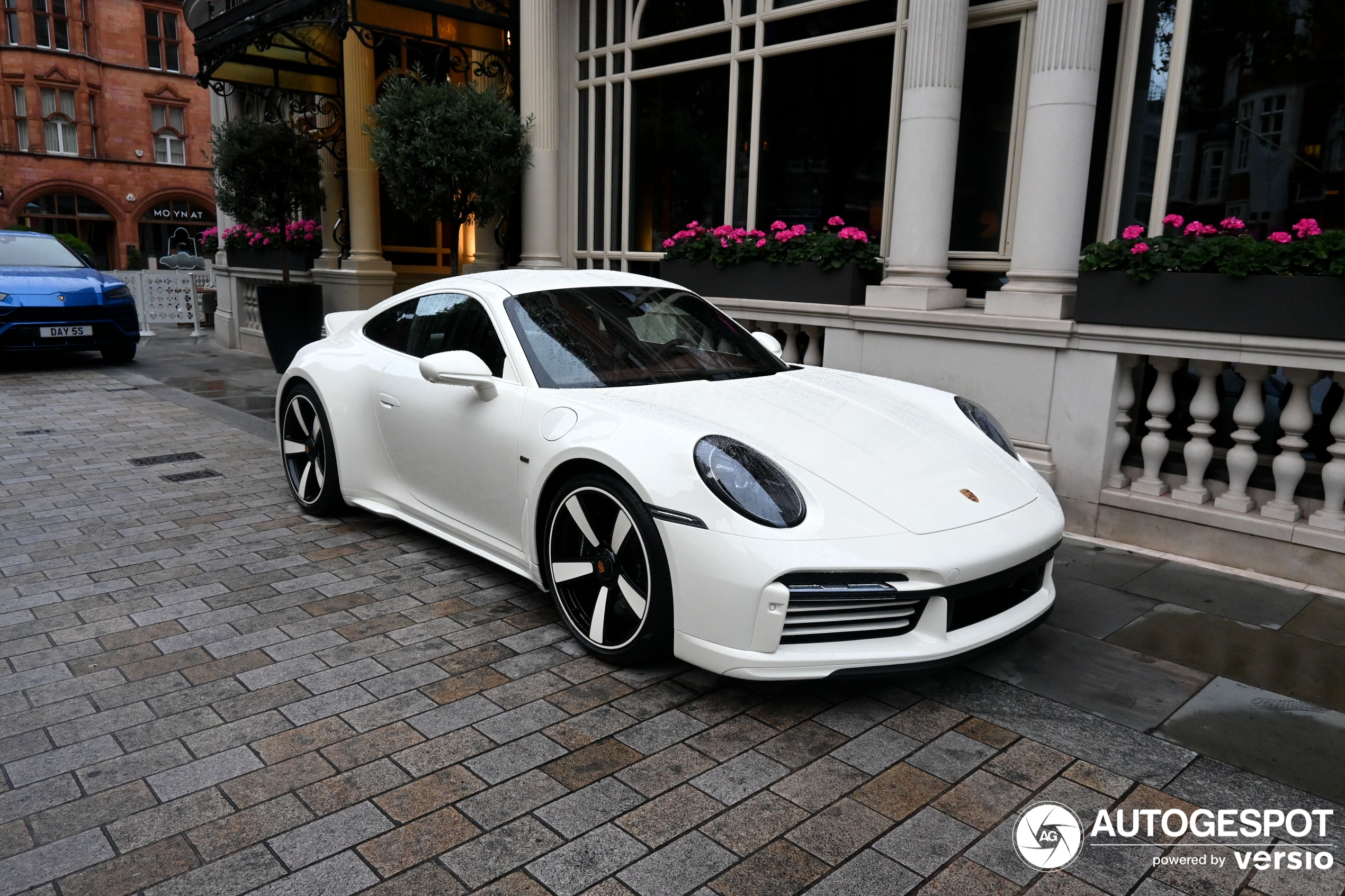 A beautiful and equally special 992 Sport Classic turns up in London