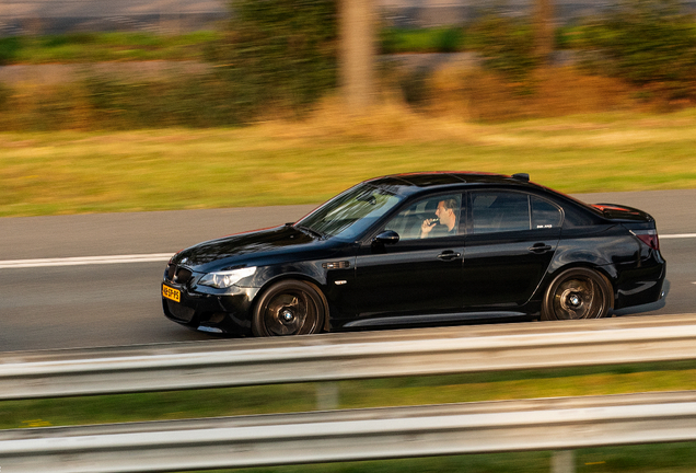 BMW M5 E60 2005