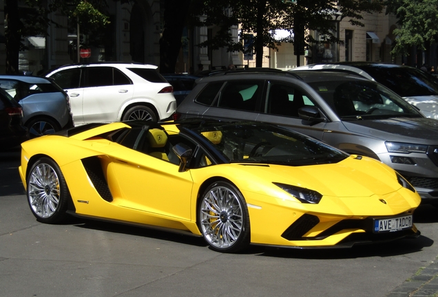 Lamborghini Aventador S LP740-4 Roadster