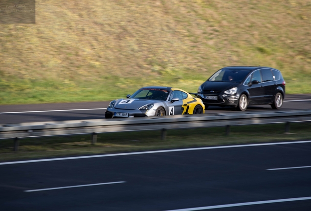 Porsche 718 Cayman GT4