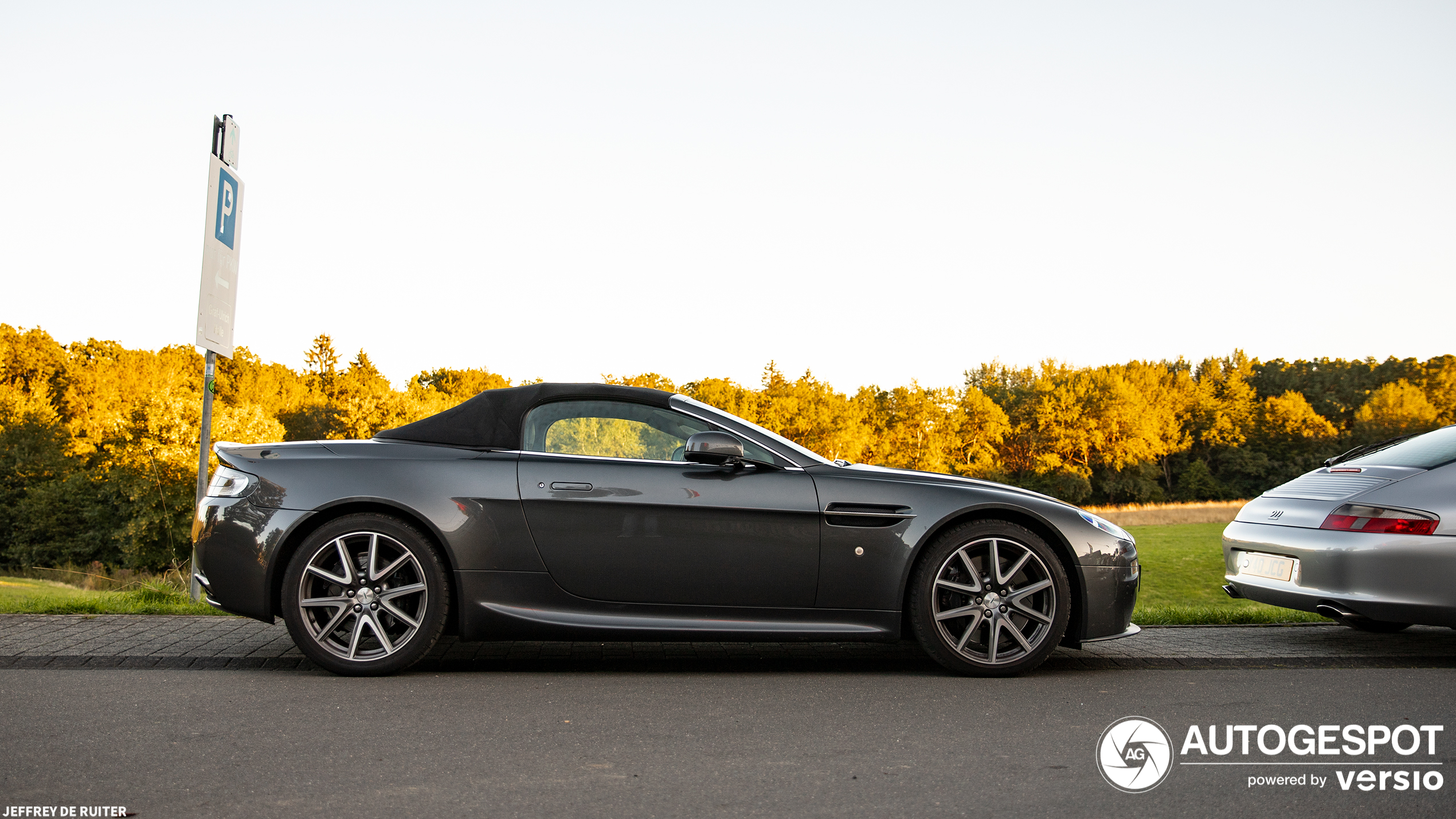 Aston Martin V8 Vantage Roadster 2012