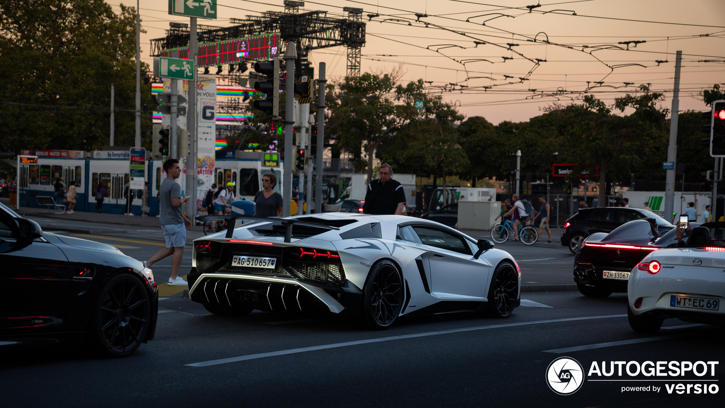 The Aventador SV and the Monza can be combined well