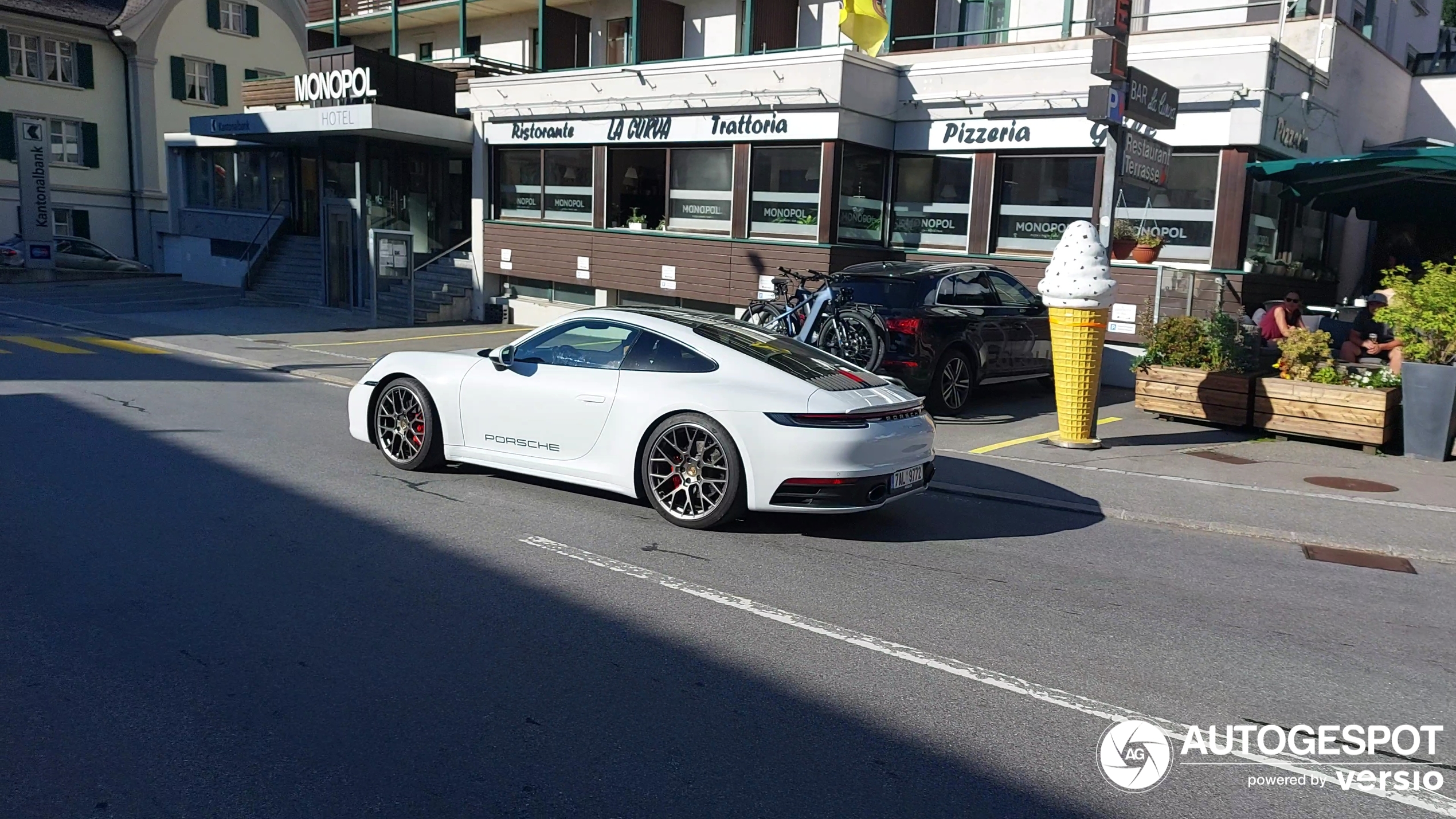 Porsche 992 Carrera 4S